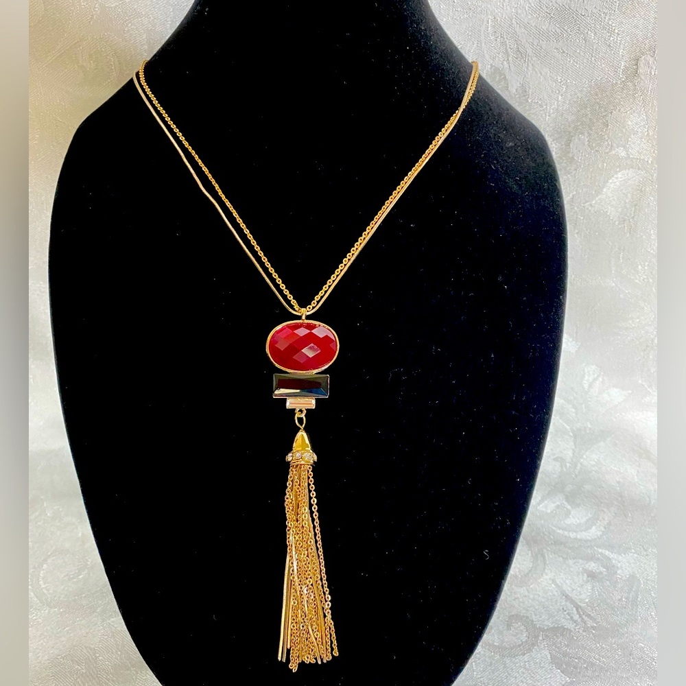 Tassel chain necklace w/Ruby and onyx stones WHBM Perfect condition 21”length